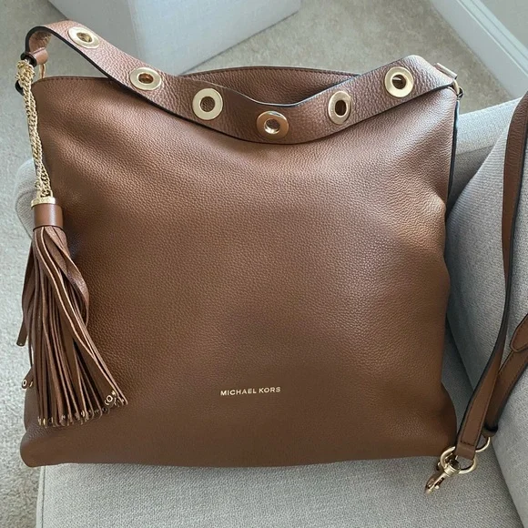 Michael Kors Tan Leather Tote with Gold-Tone Accents Michael Kors Women Large Leather Shoulder Tote Handbag Bag  main image 4